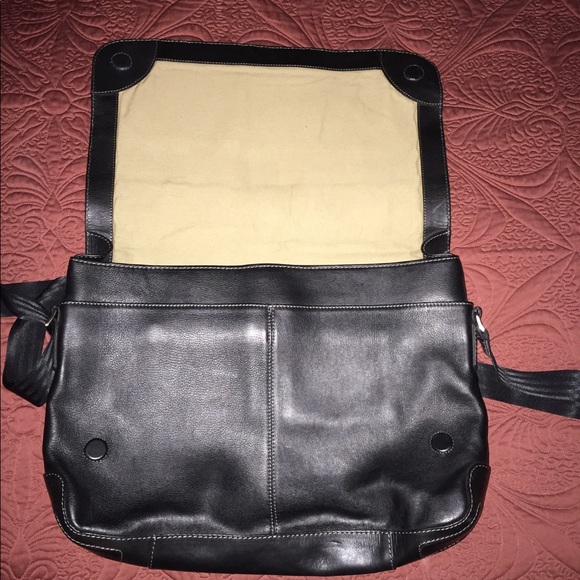 Pebbled Leather Messenger Bag - Cole Haan 15 inch laptop - Picture 4 of 8